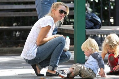 Naomi Watts, white shirt, jeans, sunglasses, black ballet slippers